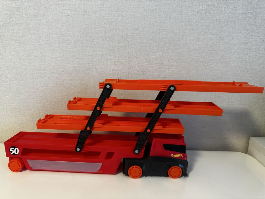 Вантажівка-транспортер Hot Wheels