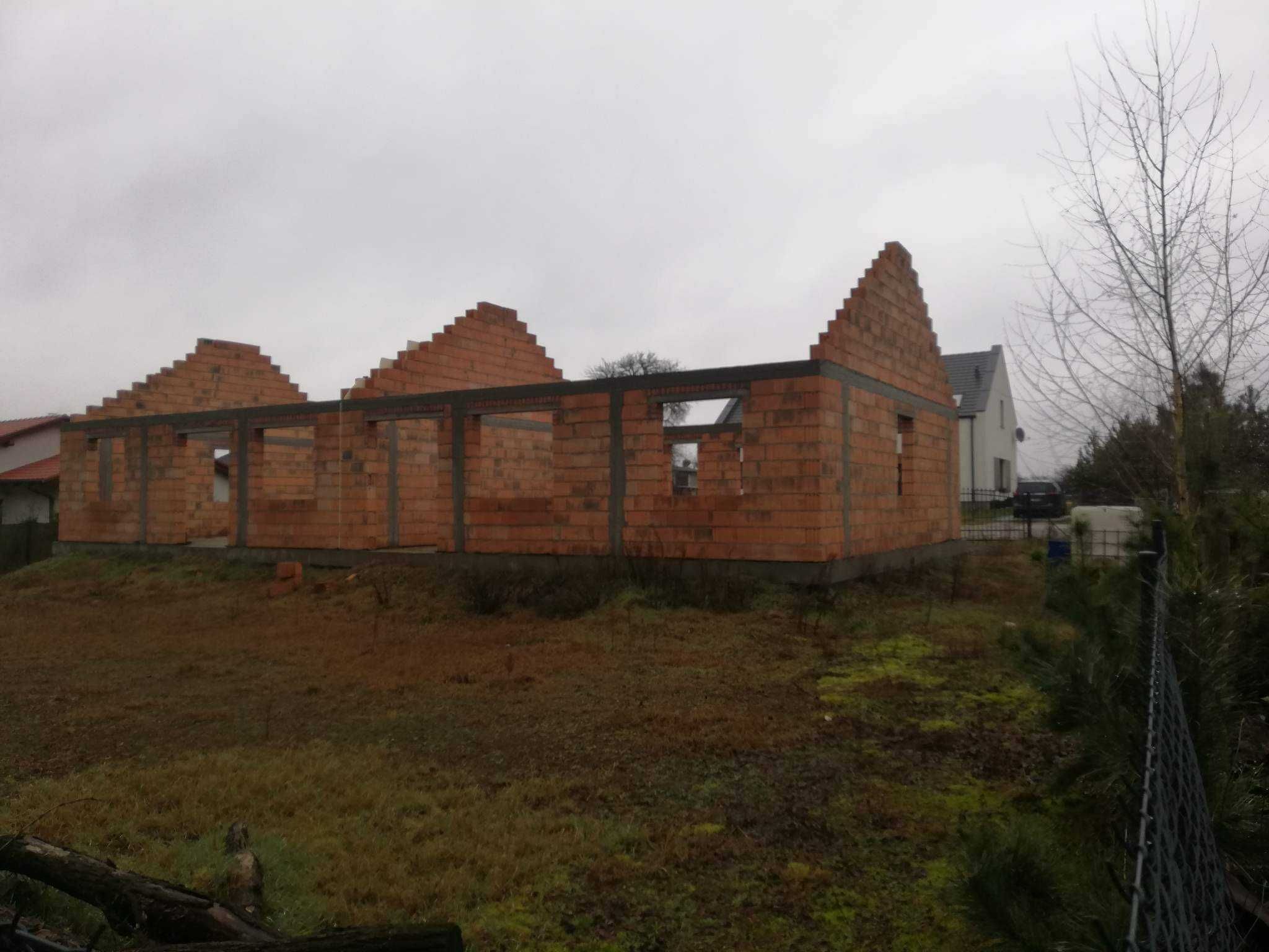 Dąbrowa bliźniak z rozpoczętą budową