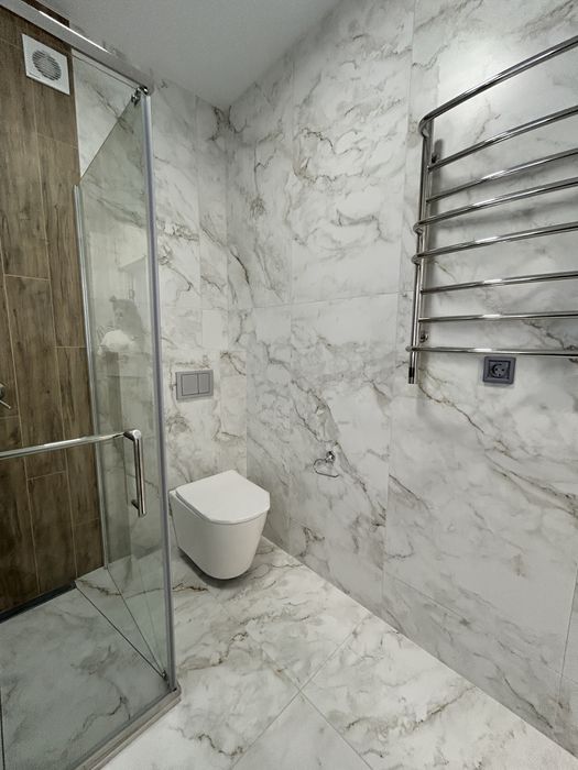 Квартира з сучасним ремонтом біля набержної! Без комісії!