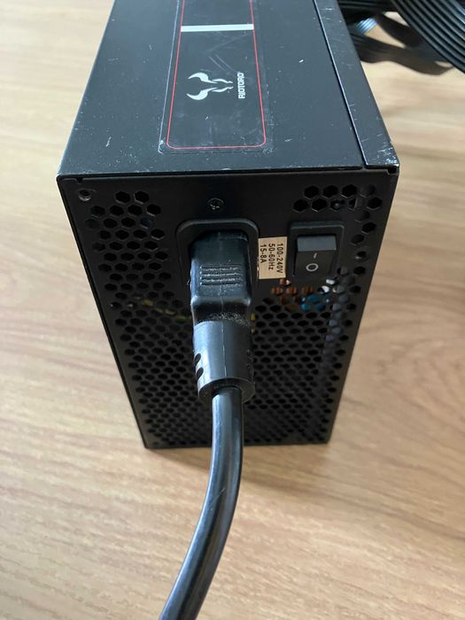 Fonte de alimentação 1200W GOLD Modular - Riotoro Builders Edition