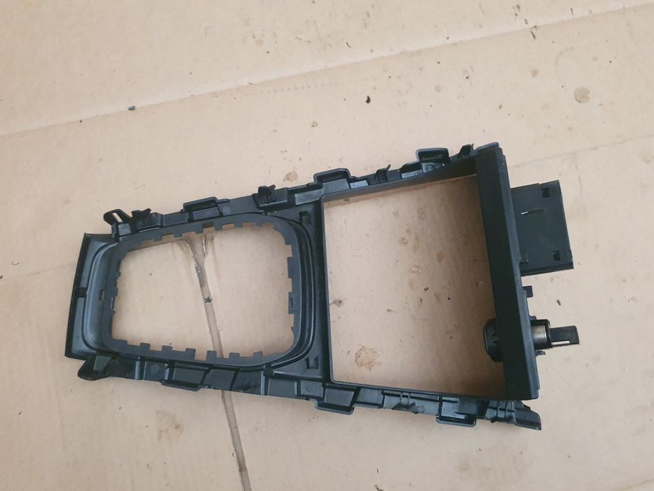 Renault Captur II tunel środkowy Góra osłona 2019-