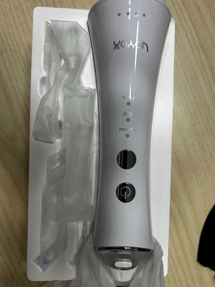 VOYOR WF300 bezprzewodowy irygator do jamy ustnej 4 końcówki 360° IPX7