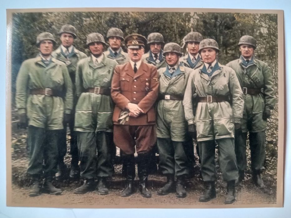 А. Гитлер с десантниками