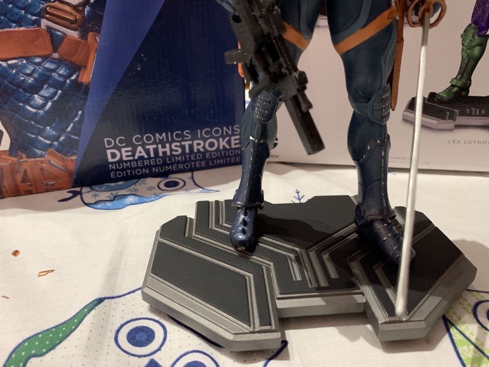 Deathstroke Dc collectibles