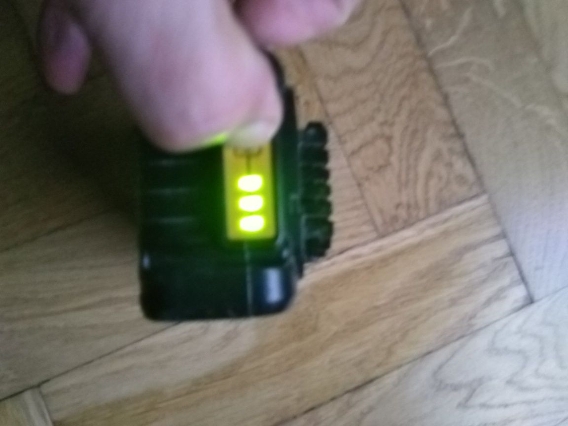 Klucz udarowy Zakrętarka Wkrętarka Dewalt DCF922 18V 1/2" 406Nm 2023r