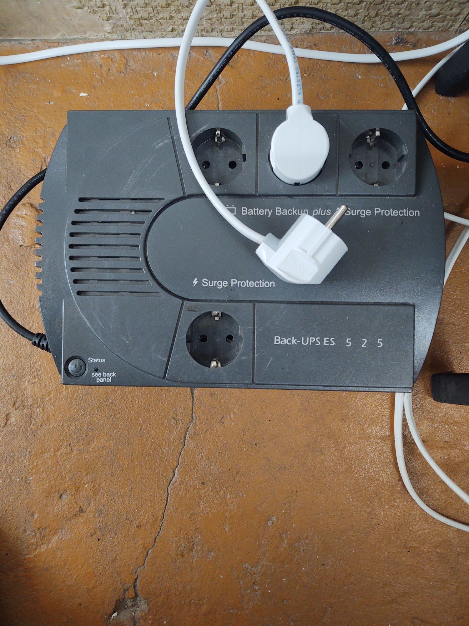 Зарядна станція із ДБЖ APC Back-UPS ES 525VA