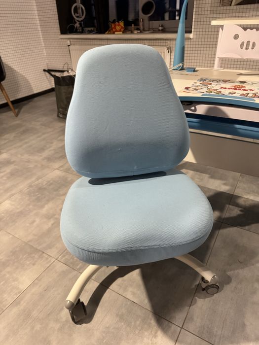 Продам дитячу парту з ортопедичним стільцем