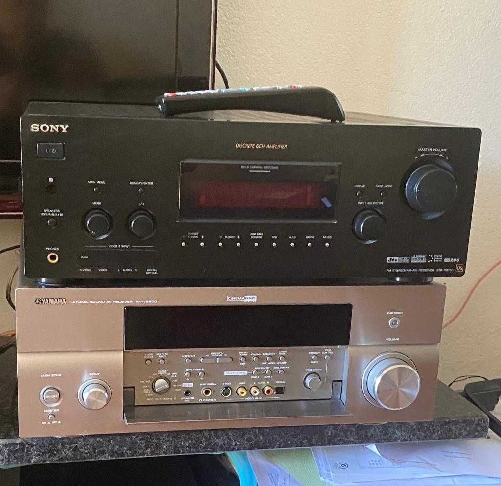 Rádio e amplificador Sony STR-D8790 e Yamaha Receiver RX-V2800