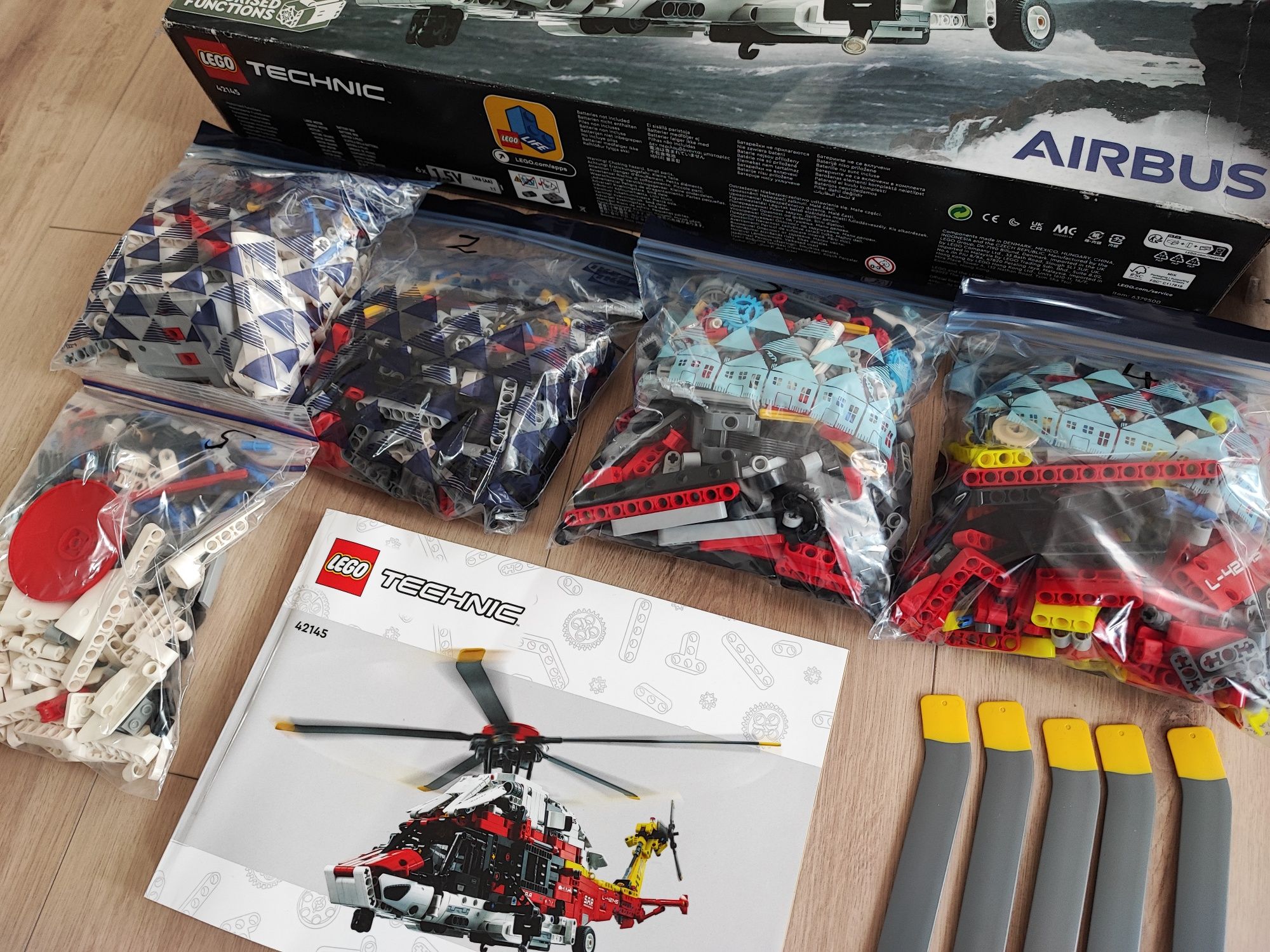 LEGO technic 42145 helikopter ratunkowy airbus H175