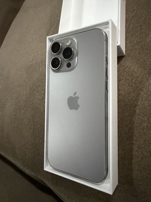Iphone 16 Pro Max como Novo