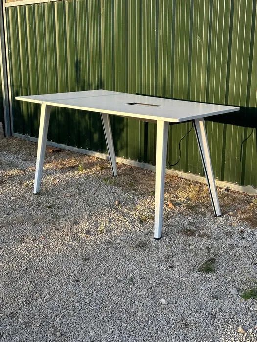 Mesa Alta Steelcase - Ideal p/ Reuniões, Projetos e Áreas de Convívio