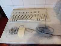 Conjunto de Teclado e Rato Antigos