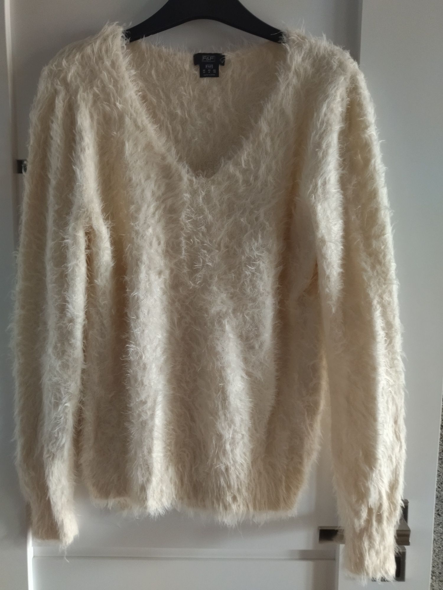 Sweter włochaty f&f milutki nowy