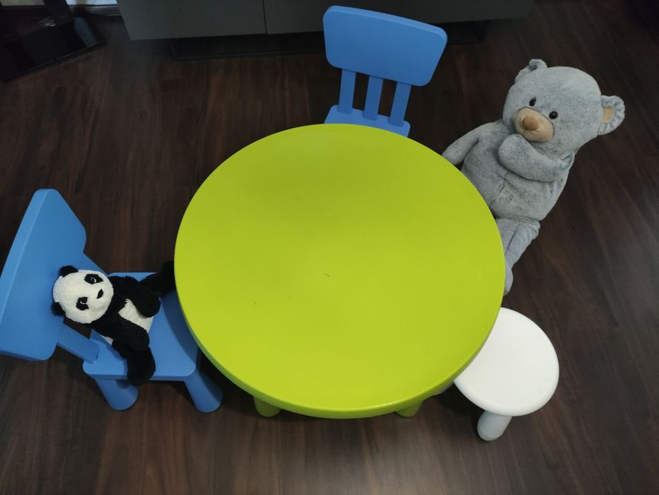 Zestaw stolik i krzesełka dla dzieci Ikea mamut