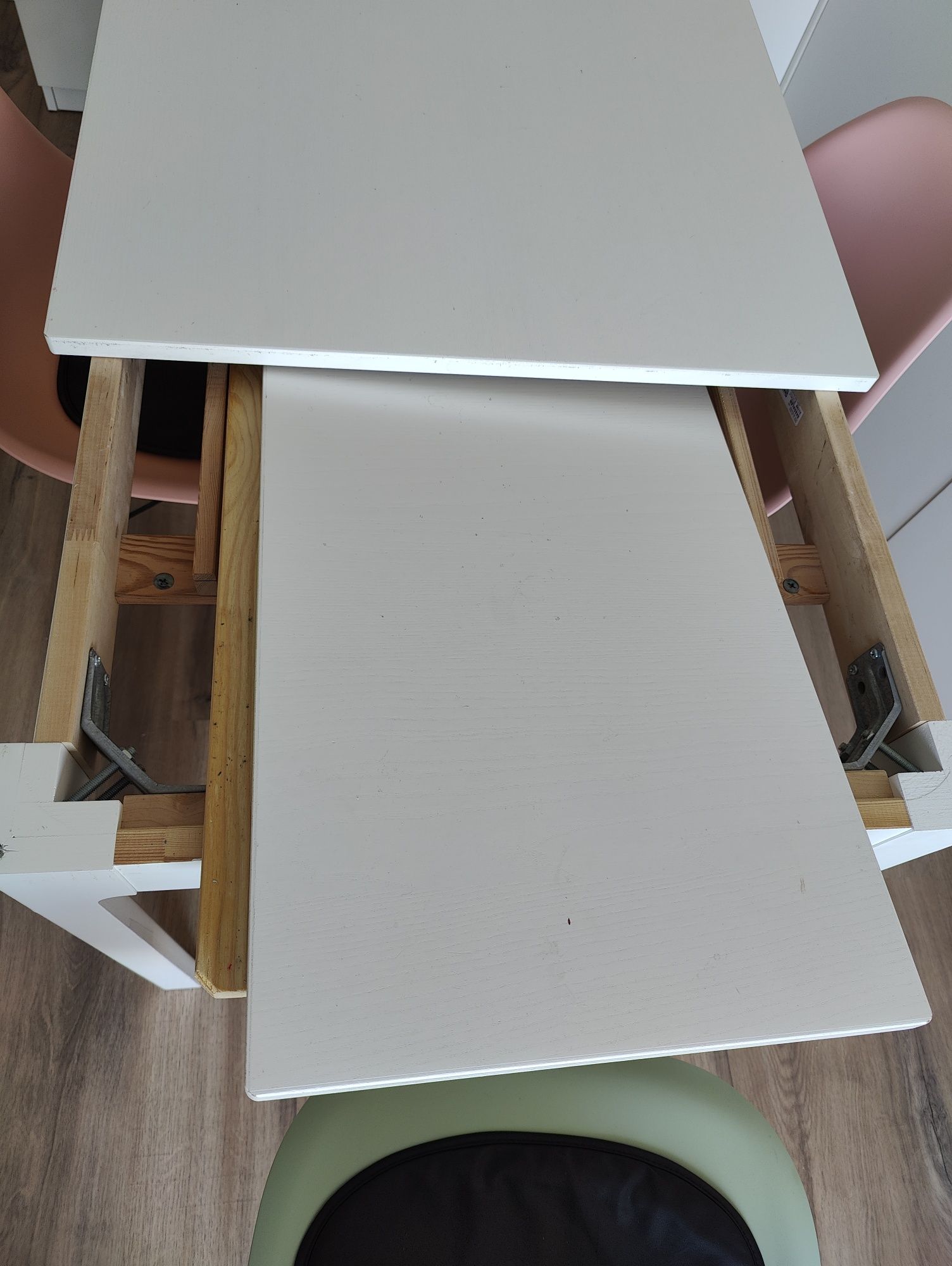 Mesa extensível e cadeiras