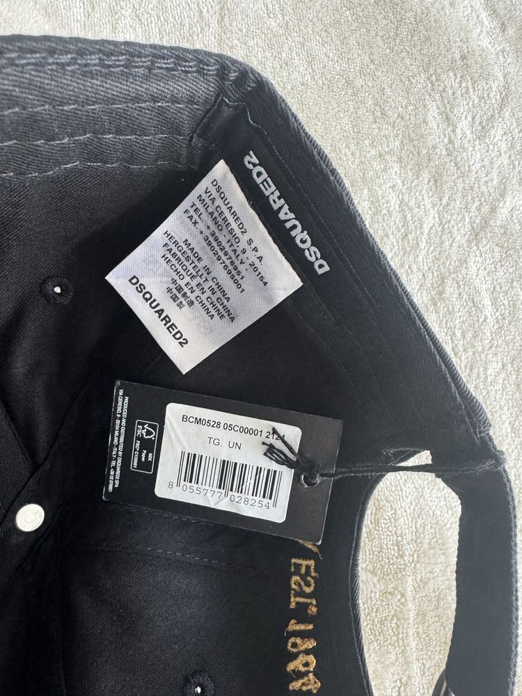 CZAPKA Z DASZKIEM DSQUARED2 Czarny hagtowane logo Uniwersalny