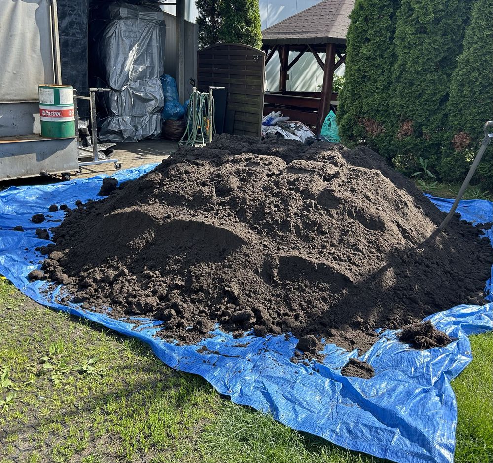 CZARNOZIEM Z DOWOZEM Czarna Ziemia pod Warzywa Rośliny Trawnik Torf