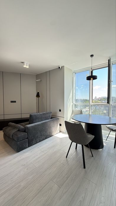 Продам 1 кім Подол Плаза вид на Андріївську церкву