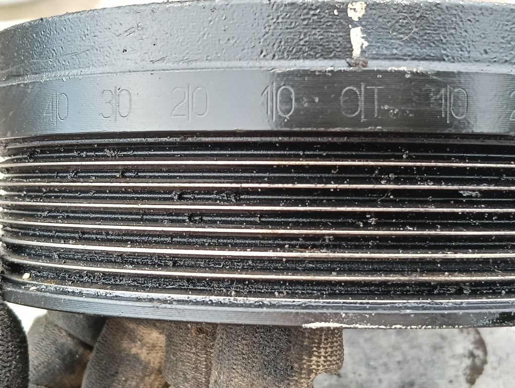 Продам шків на мерседес 212 ОМ642