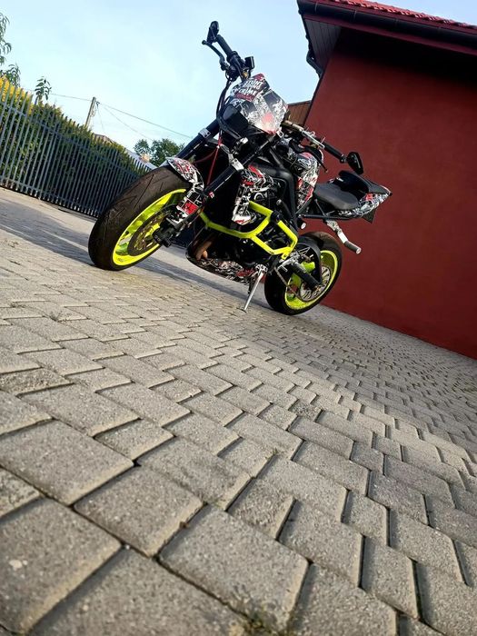Triumph Speed Triple Triumph speed triple full stunt 2010 street