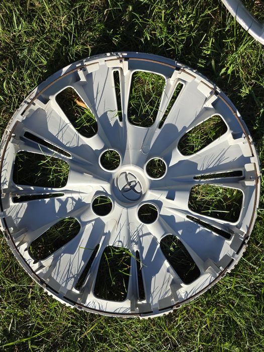 4 kołpaki Toyota oryginalne 16 cali