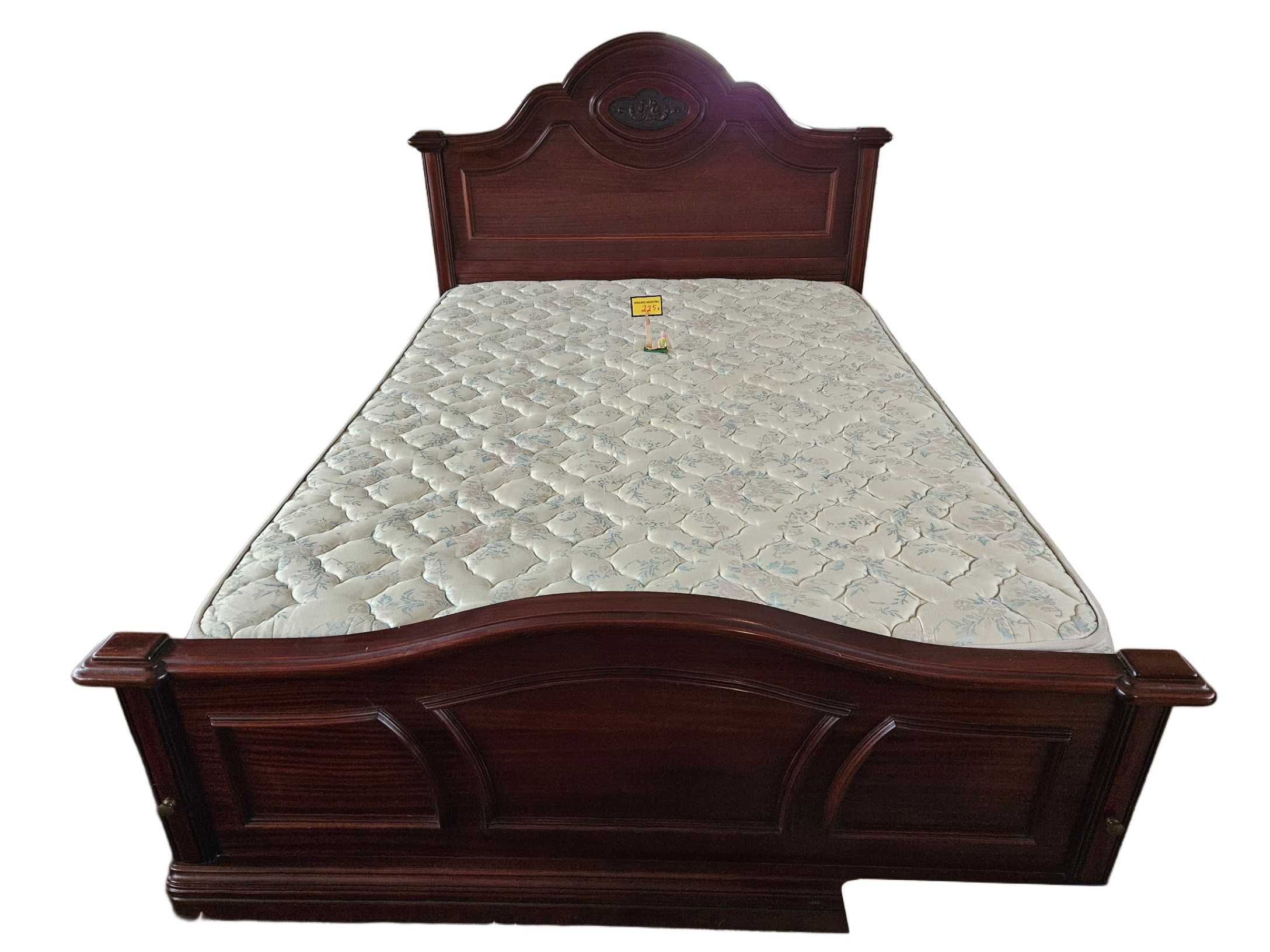 Cama em madeira maciça com estrado e colchão - Muito bom es