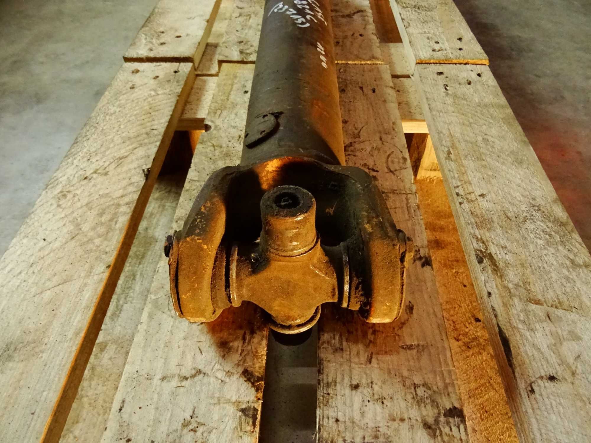 Wał pędny do ładowarki Case 821C. Cardan shaft. 86cm. Kardan