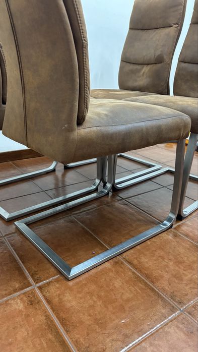 Conjunto mesa jantar com 4 cadeiras