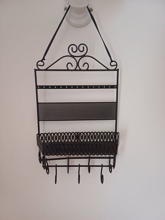 Porta-jóias metálico preto