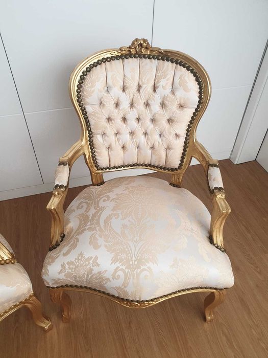 Cadeirões Luís XV Folha Ouro Tecido Adamascado Pérola