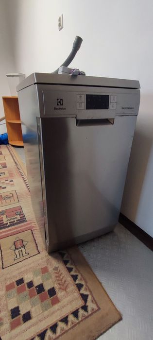 Zmywarka Electrolux uszkodzona.