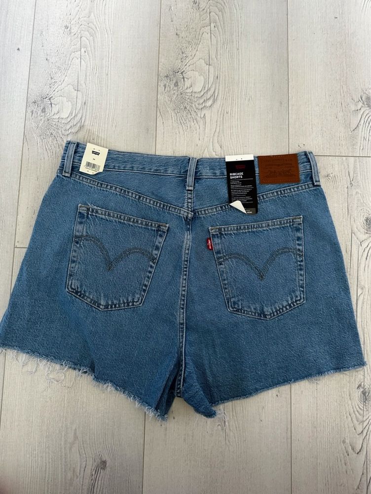 Nowe szoty/spodenki z wysokim stanem Levi’s
