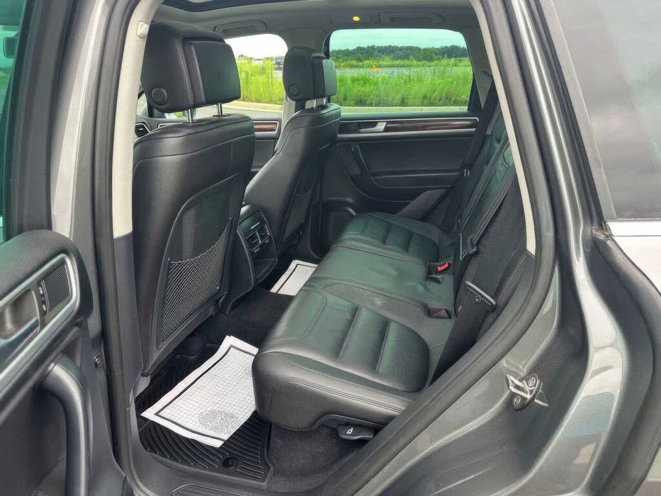 Volkswagen Touareg Sport with Nav      2014