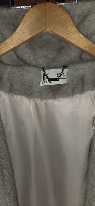 Дуже гарна коротка шуба з штучного хутра