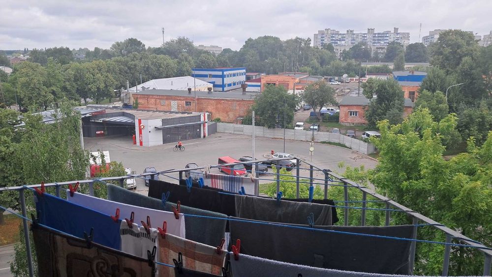 Велика кімната 17 м2  в гуртожитку  район "Hollywood" СМ