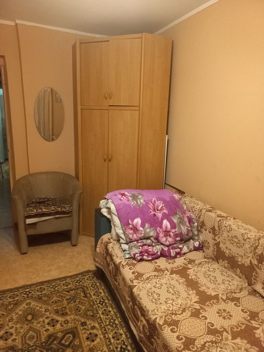 Здається окрема  кімната в 3-х кімнатній квартирі.