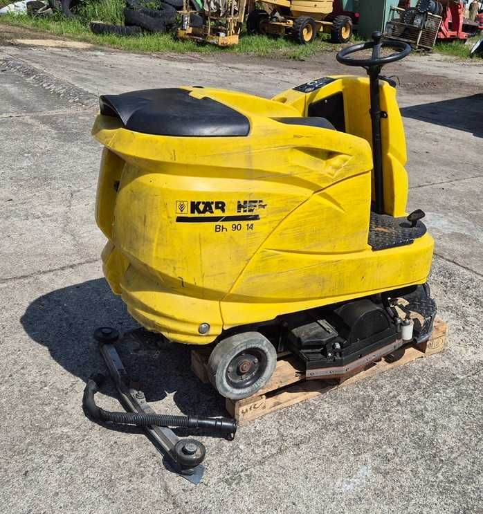 Szorowarka myjka elektryczna do podłóg powierzchni Karcher Br 140 R