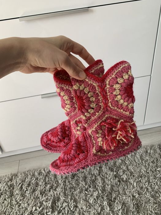 Вʼязані дитячі капці тапки