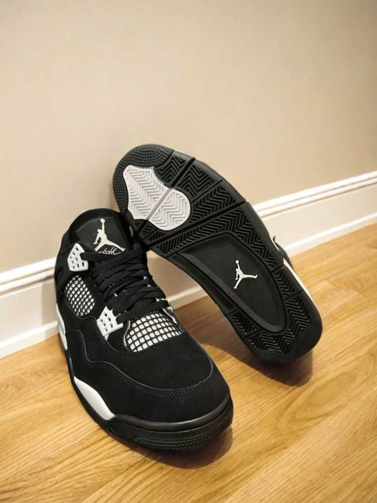 Buty JordanAirJordan4Retro White Thunder sportowe rozmiar.39