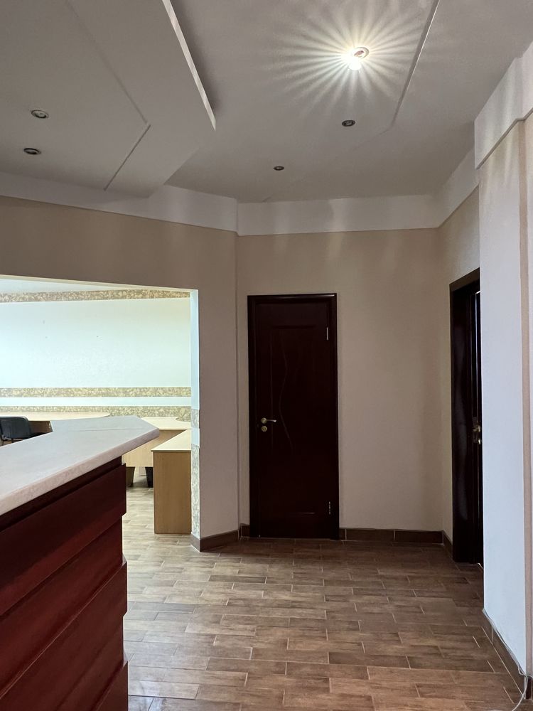 Здам офіс 90 м2, метро Печерська, вул. Коновальця 32-Б, новий будинок