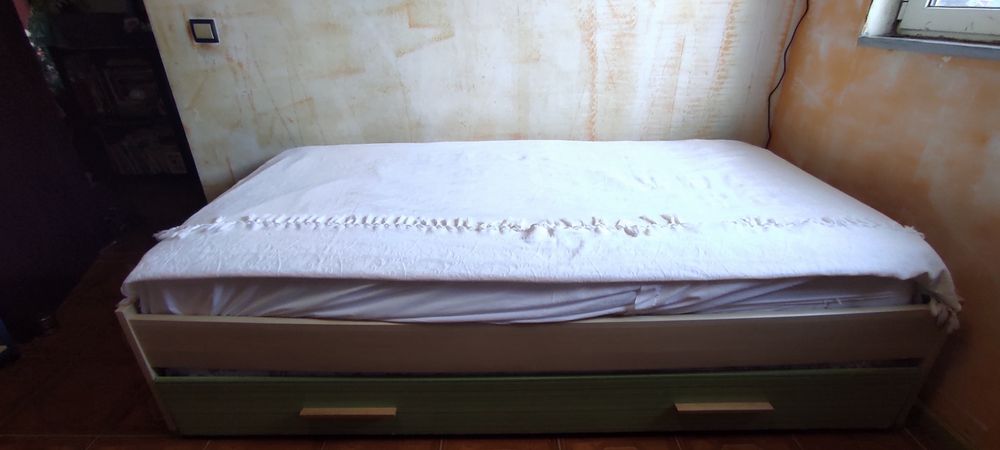 Cama gaveta em bom estado