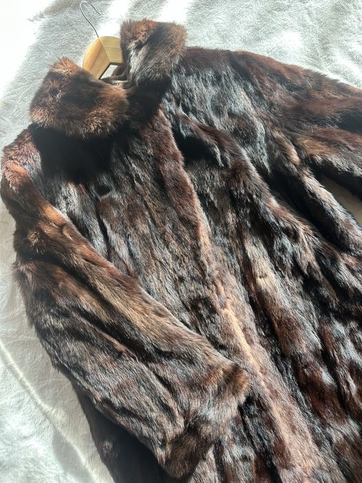 Długie futro naturalne czekoladowe z norki
