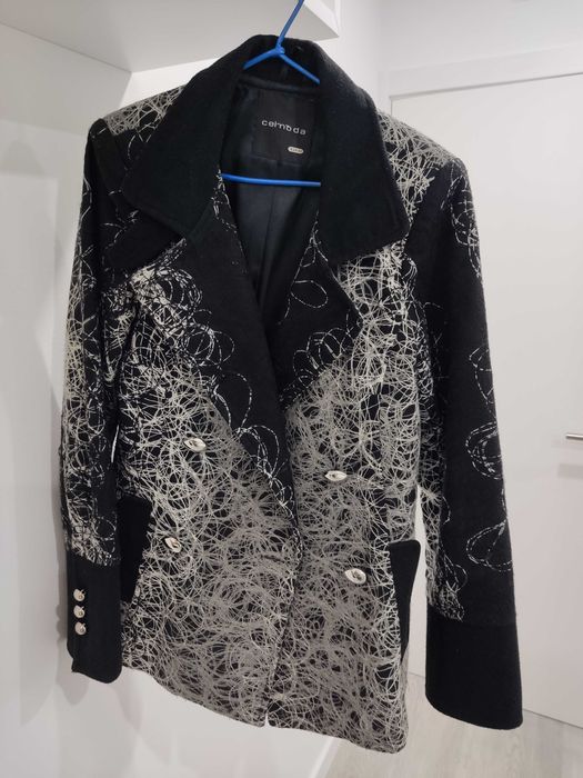 Vários modelos de casacos, com muito pouco uso