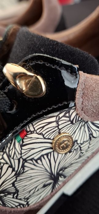 Sapatos / Ténis marca Manuel Alves