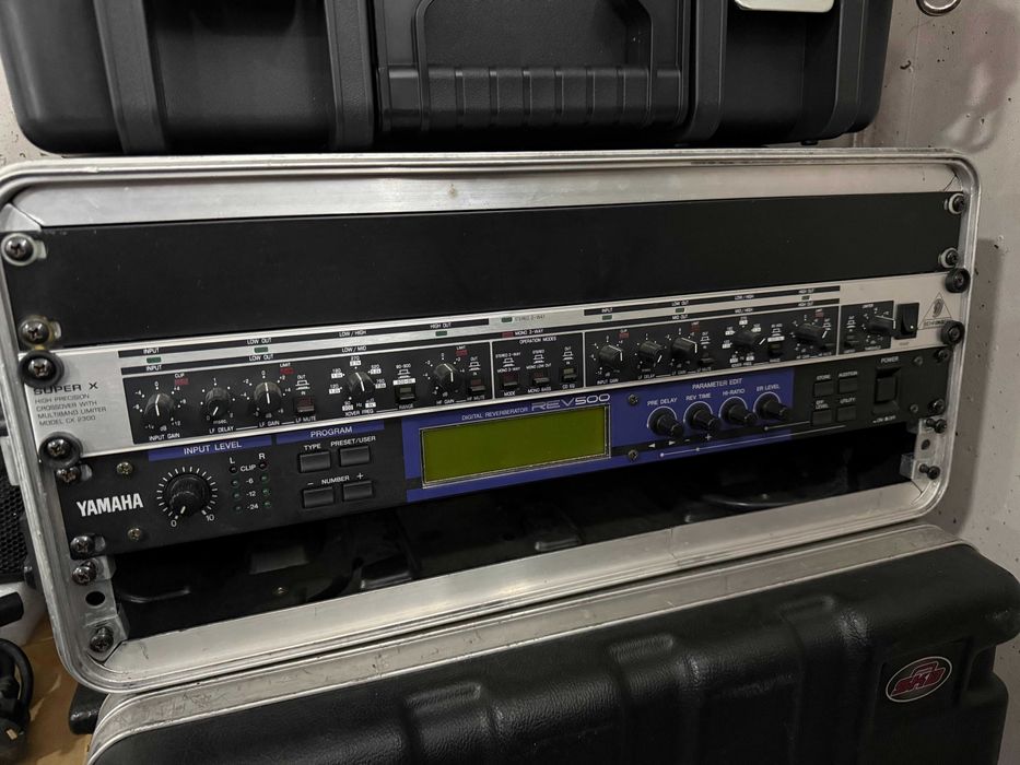 Dois Reverb Yamaha Rev 500