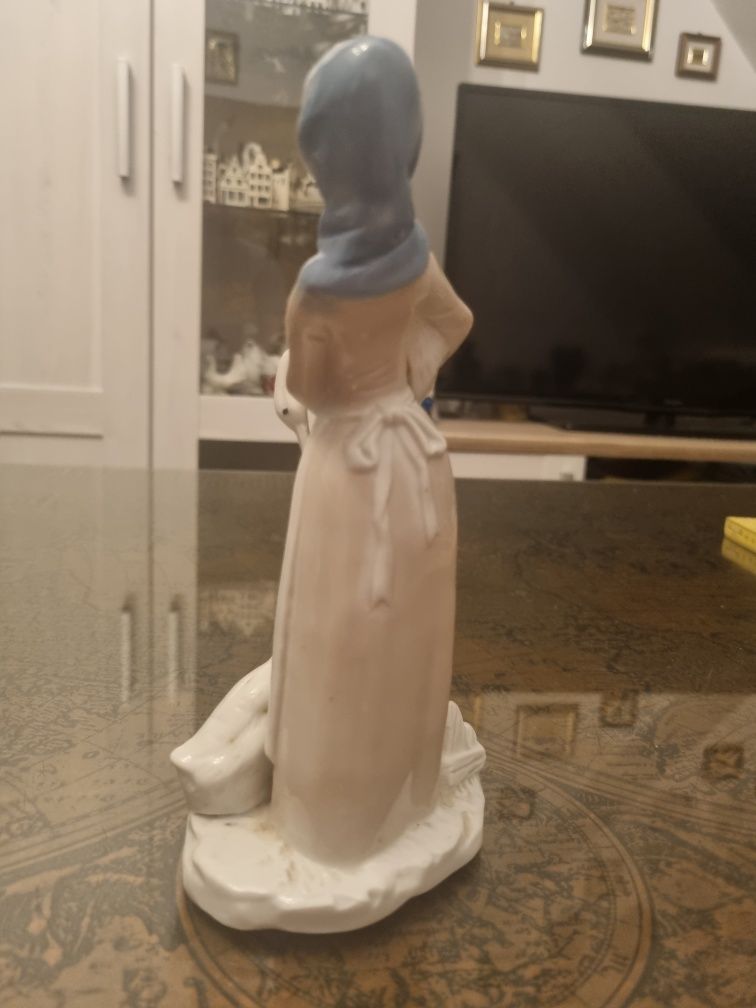 Porcelanowa figurka gęsiarki  - Wschodnie Niemcy