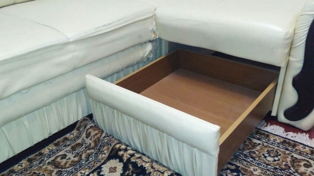 Угловой диван классика, диван дельфин, кожзам