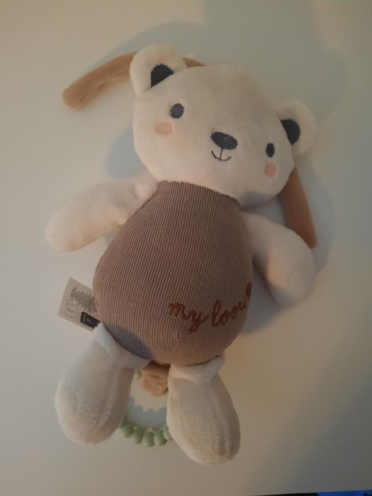 Miś przytulanka, z łagodnym dźwiękiem