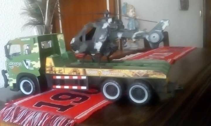 Vendo camião militar Volvo FH16 de três eixos