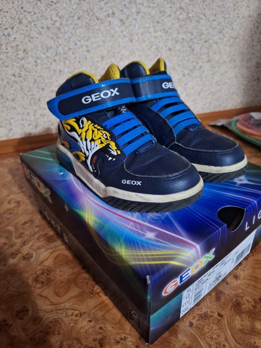 Buty dziecięce Geox.